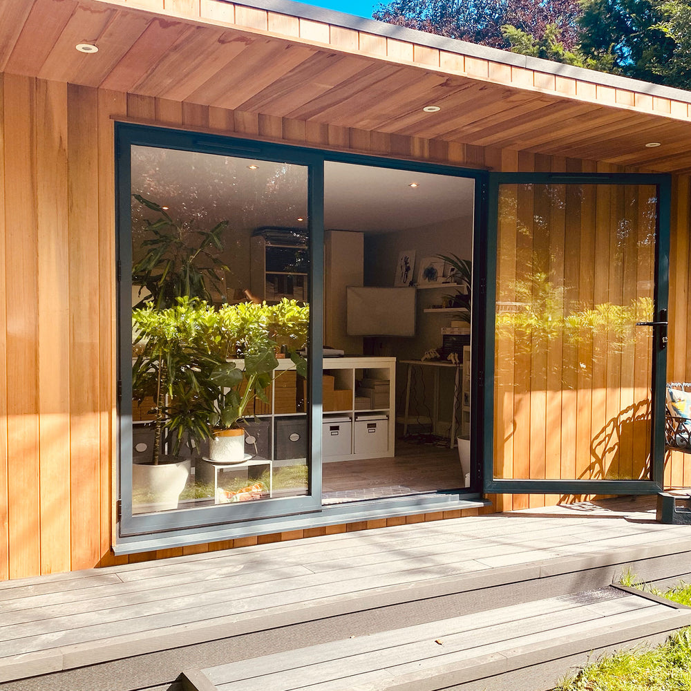 We’ve now been in the new garden studio for a few months now and so I thought it’d be a good time to write a blog on the details, from who we used, to how long it took and how we decided on the interior of it.