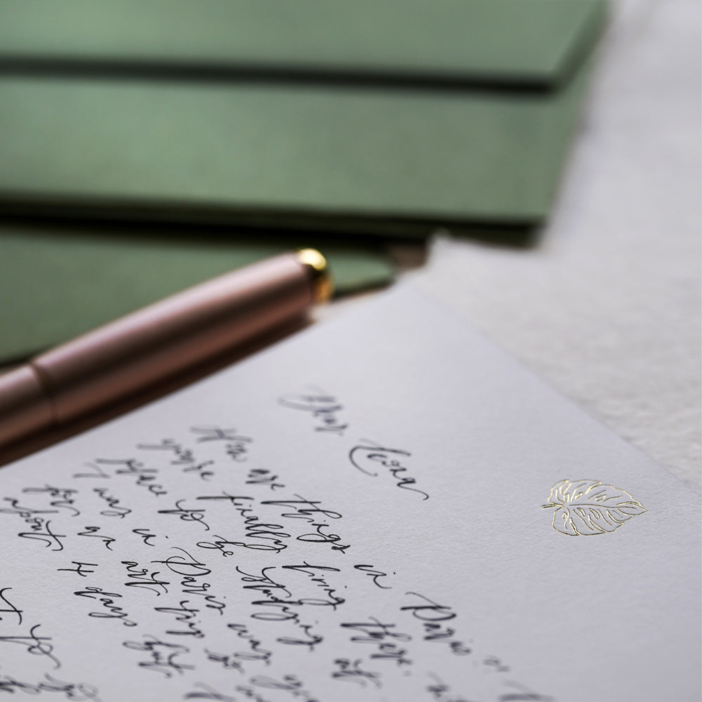 A perfect blend of luxury and tradition, this gold foiled letter writing set with a monstera leaf design is the ideal gift for those who appreciate the art of thoughtful communication.