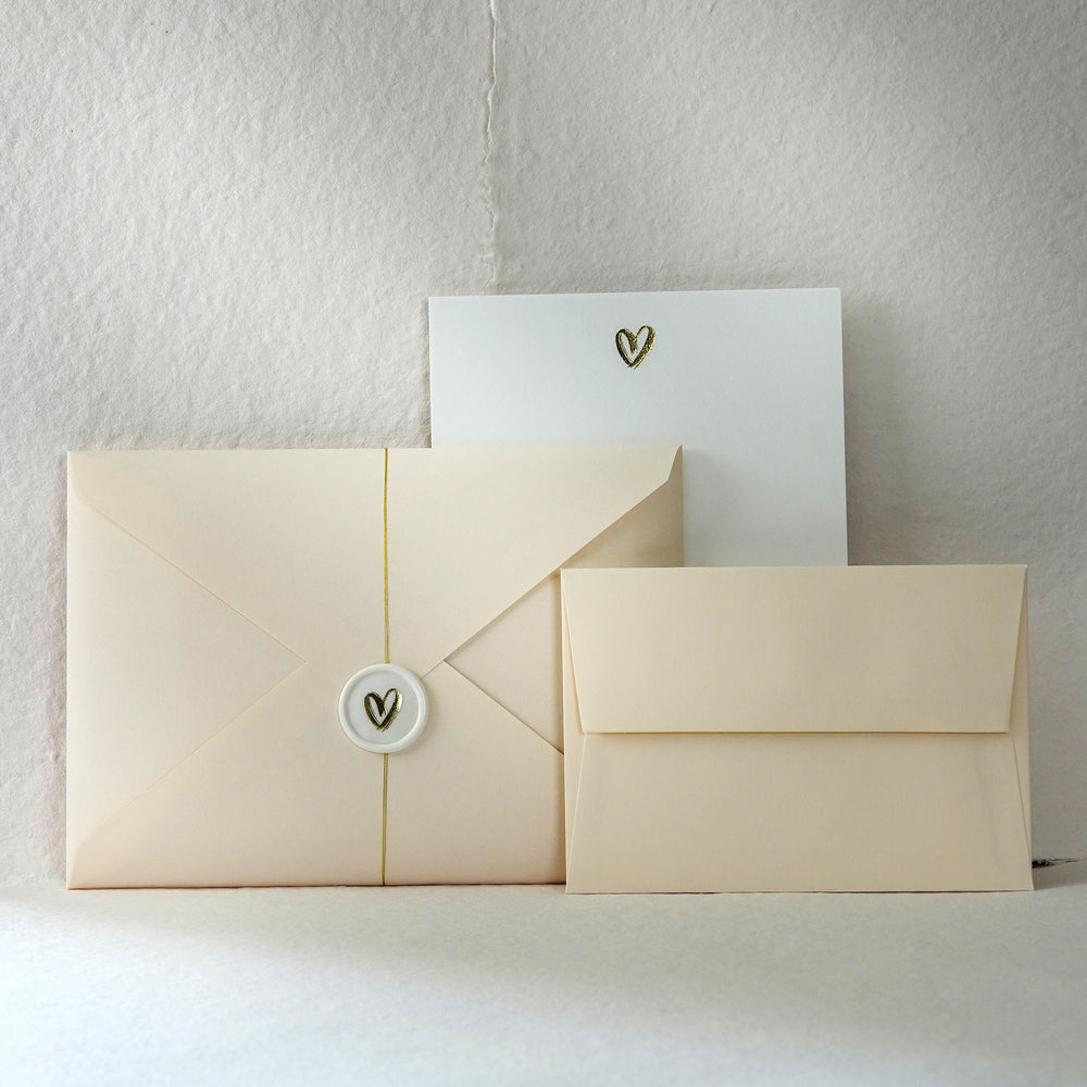 
                      
                        Rediscover the joy of handwritten correspondence with our luxury letter writing set with a contemporary heart design.
                      
                    