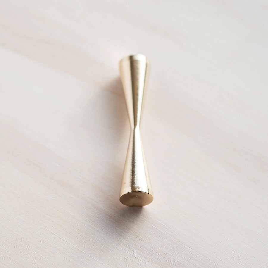 
                  
                    Machined from solid brass and unlike most rests, it will happily accommodate up to three brushes or pens. Goodbye messy ink splattered desk!
                  
                