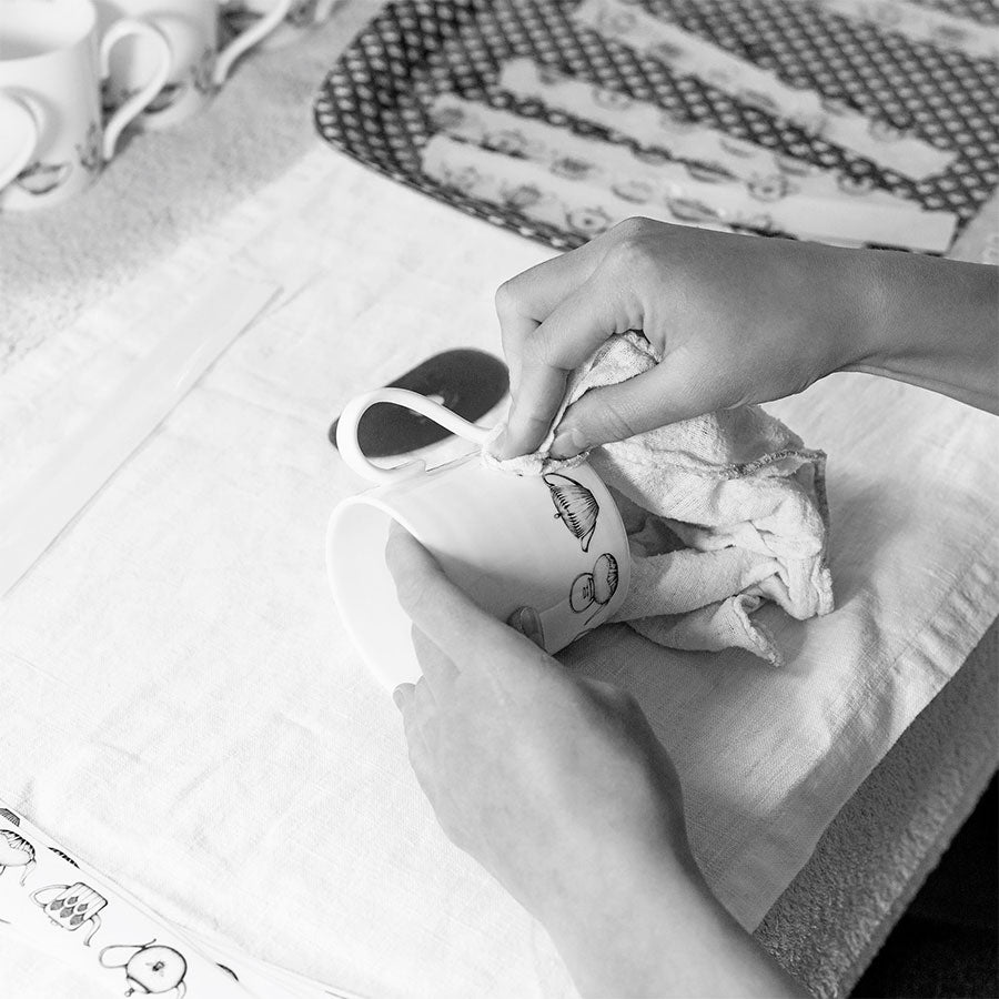 
                  
                    Handmade Afternoon Tea Mug – limited edition with a 22k gold rim and wrapped in our bespoke tissue paper ready for the perfect luxury cuppa.
                  
                